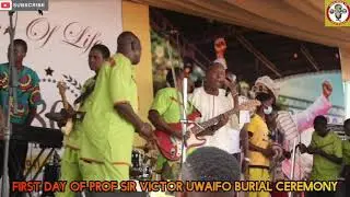 AMBASSADOR OSAYOMORE JOSEPH ON STAGE IN Prof Sir Victor Uwaifo BURIAL