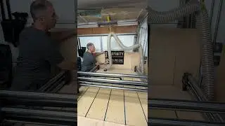 Завершение работы над вывеской OneFinity и Redline CNC