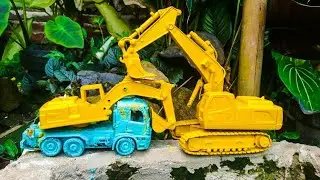 Membersihkan Mainan Mobil Balap, Kereta Api, Truck Molen, Excavator Beko, Bus Tayo, Telolet