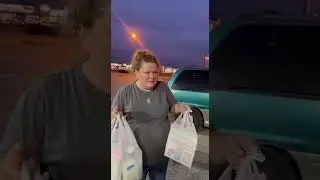 Вор, получивший право на участие в акции EBT, остановился на парковке после того, как вышел с про...