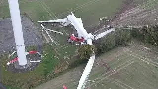 Windrad rei&szlig;t ab und kracht auf Acker