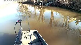 Awesome Reaction Strike at the boat!!! While Buddy Is Snagged Up Lol!!!