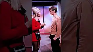 A Gift For Yeoman Rand #shorts #startrek #short #startrektos #shortvideo #youtubeshorts #tv #60s