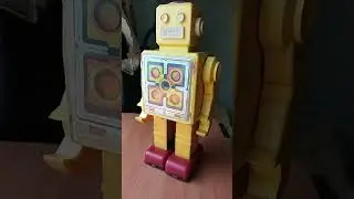 Заводной робот из Ленинграда СССР в редком цвете - Space Robot Toy USSR 1970`s VERY RARE COLOR