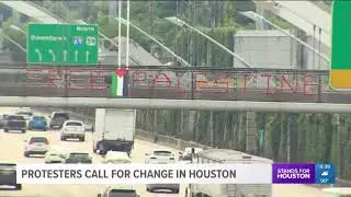 Locals protest violence in Gaza with signs along US 59