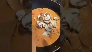some cooking content for y'all 👩🏽&zwj;🍳✨ #coconutcurry #currypaste #food #cooking #cookingvideo
