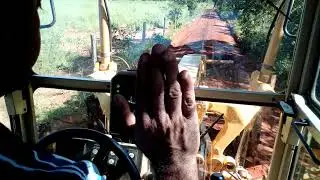 Estrada abaulada com a magrela. (Motoniveladora 120K/Grader/Niveleuse/motoconformadora/patrola)