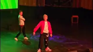 @StephenSharer  At your concert IN LONDON share the love