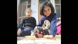 Aarna is playing with her friend Falak.