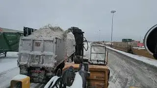 #chargement de la #neige avec souffleur #Larue D60 , à Montréal 20 janvier 2023 #fyp