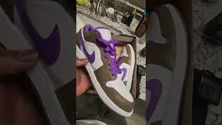 Air Jordan 1 LOW (Palomino/Wild Berry - White)