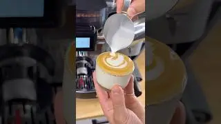 Maxim&rsquo;s La Seine X espresso machine unboxing
