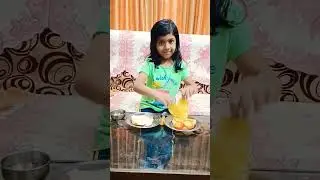 making bun omlete🍳 #KidsCookingFun  #SimpleSnacks #FunWithFood  #ChildFriendlyCuisine