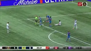 Marcelino Moreno simulates a penalty and receives a yellow card / Atlanta United VS Nashville SC MLS
