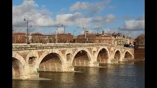 Places to see in ( Toulouse - France ) Pont Neuf
