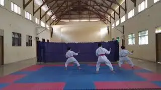 DINA A. , YUENDY H.R. , TIENDY G.R._KATA BEREGU PEMULA PI_SHOKAIDO TRENGGGALEK_SOCHIN_AKA