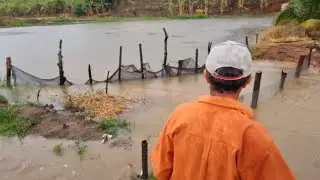 QUANDO CHOVE ASSIM FICA O AÇUDE DA CRIAÇÃO DE TILAPIA UM MAR DE ÁGUA!