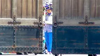Just open the door, Easter in New York (Tokyo Disneysea)