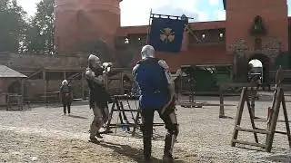 Combate medieval con espadas