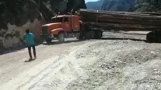 Curvas extremas camiones troceros de Durango