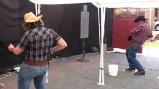 ВИДЕО: Стрелки, стреляющие из быстрой винтовки, соревнуются на Национальном чемпионате по стрельб...