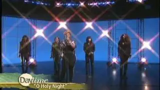 Kandi sings  a Christmas song