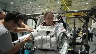 NASA Astronauts Aboard Space Station Huddle Up for Super Bowl 720p60fps