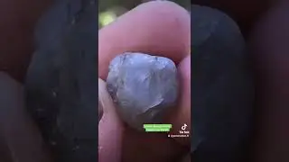 Rough Geuda Sappire 20 Carats From Srilanka
