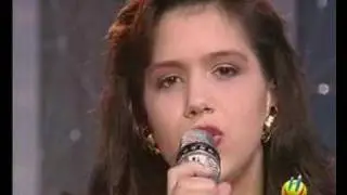 Amy Charles singt 