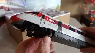 1. Hornby's new 00 gauge Azuma Train Set, Setting-Up and Analysis