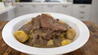 Spezzatino in Bianco Tenerissimo: L’Errore che Tutti Fanno (con Piselli e Patate)