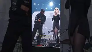 Stephen Curry sings with Paramore on stage at Chase Center #shorts