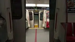 TTC Subway Door Closing at York Mills Station