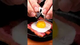 Perfectly tiny bacon egg and cheese bagel #miniaturefood #asmr #satisfying
