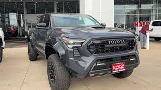 2025 Toyota Tacoma TRD Pro i-Force MAX startup,engine,full tour 