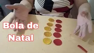 Uma linda bola de Natal em eva