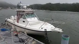 ボストンホエラー アウトレイジ28ft（外観～デッキ、操船席周り）