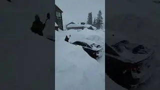 People Dig Out Car Buried Under Snow After Record-Breaking Snowfall in Kirkwood, California -1397485