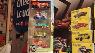 Unboxing the HW Fun Park 5 pack from Hot Wheels.
