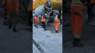 Pouring Concrete #shorts #torontoconstruction #streetsoftoronto #pouringconcrete #atwork #concrete
