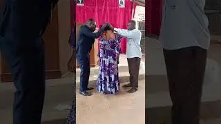 Chef Coutumiers Dieudonné et le pasteur Timothée Mputu.