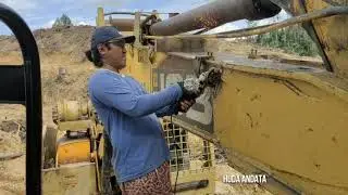EXCAVATOR  PECAH AREM