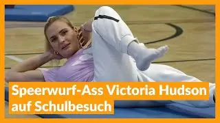 Speerwurf-Ass Victoria Hudson auf Schulbesuch