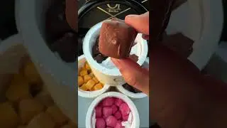 eating in the car #food #youtubeshorts #foodcar #eatinginthecar #carmukbang