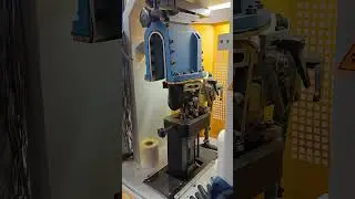Heel Setting Machine &ndash; Forming the Back of the Shoe (ASMR &bull; Handmade &bull; Leather Craft)