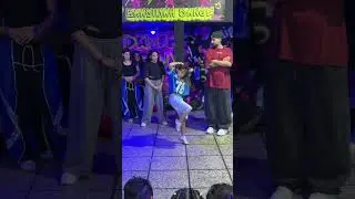 Renata tuvo que mostrar la coreo en clase sola 😳 y as&iacute; sali&oacute; !