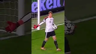 Neuer Doing the Dirty Work 👻👻