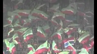 Setki flag przy Reymonta 22