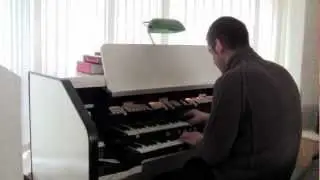 Compton Electrone organ - Chris Lawton gives a demonstration