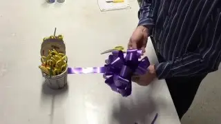 How to make a simple bow - multi loop and chocolate box style bow -